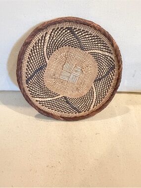 NEW Africa Woven Basket. Made by the Binga people of Zambia/Zimbabwe 8.5”